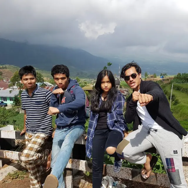 Foto jadul keluarga H Faisal yang diunggah Fuji (Foto: Instagram/@fuji_an)
