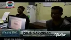 Ada-ada saja modus pelaku kriminal untuk melancarkan aksinya. Seperti yang dilakukan warga Blitar satu ini. Mengaku sebagai polisi, pelaku dengan gampang merampas HP anak-anak muda yang nongkrong saat malam.