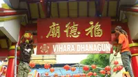 Di kawasan itu juga berdiri wihara yang bernama Wihara Dhanagun. (Liputan6.com/Achmad Sudarno)