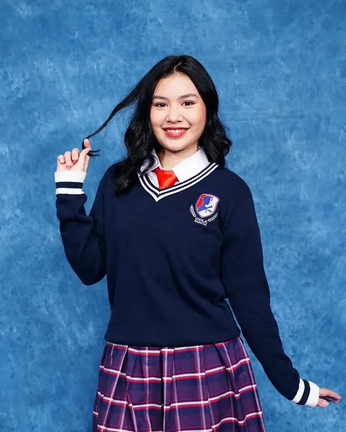 6 Pesona Memikat Vanessa Zee, Kontestan Ajang Pencarian Bakat yang Tampil Feminin dengan Rok Mini