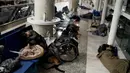 "Setelah pandemi, ini menjadi invasi total," kata Gómez pada Kamis pagi ketika dia duduk di sebelah papan iklan gletser Perito Moreno, sebuah objek wisata ikonik di wilayah Patagonia. (AP Photo/Natacha Pisarenko)