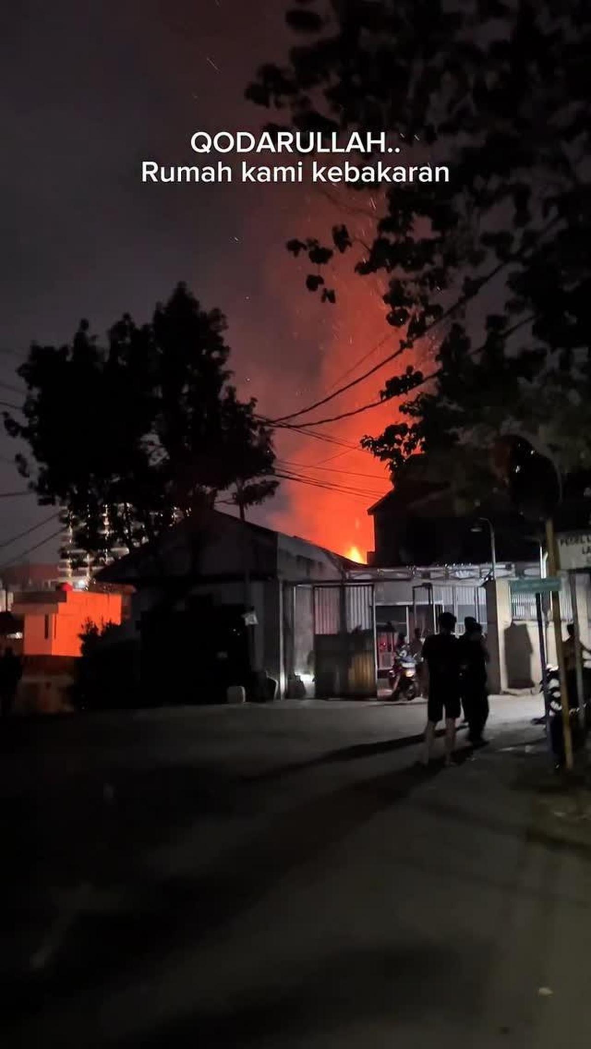 Kronologi Rumah Anisa Rahma Kebakaran Diduga Akibat Lupa Matikan Lilin, Api Berkobar Jam 3 Pagi