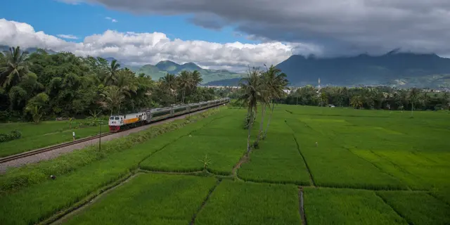 Okupansi Kereta Api Tembus 100 Persen Selama Libur Long Weekend Waisak 2025