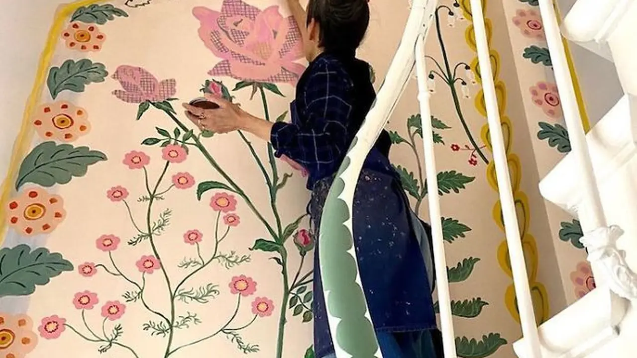 seniman lukis isi rumah