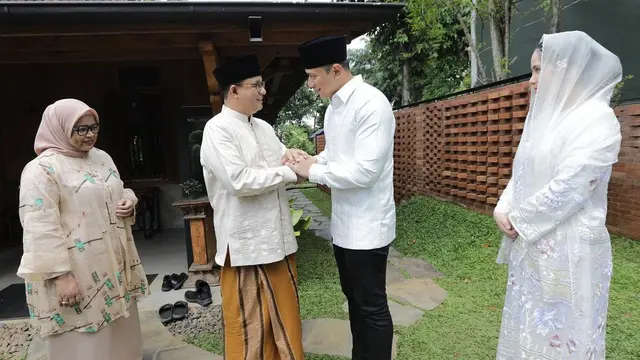 Tampilan Gagah AHY Silaturahmi Lebaran ke Rumah Anies Baswedan Kenakan Sepatu Kulit Seharga Motor