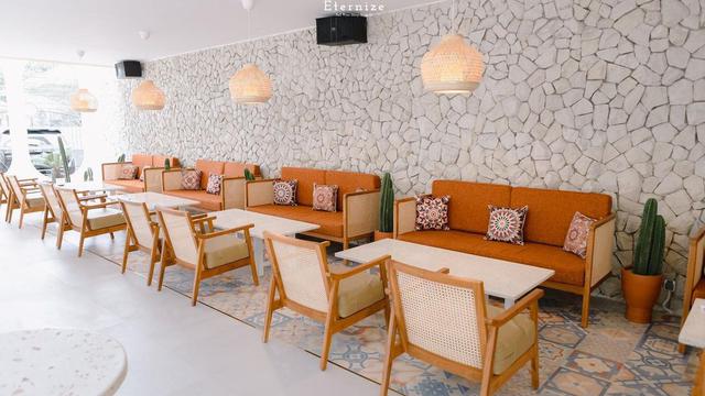 Impian Sejak Lama, Ini 6 Potret Kafe Resto Baru Milik Vebby Palwinta