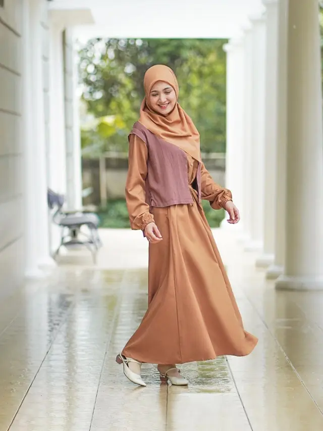6 Gaya Hijab dengan Gamis ala Cut Syifa yang Variatif
