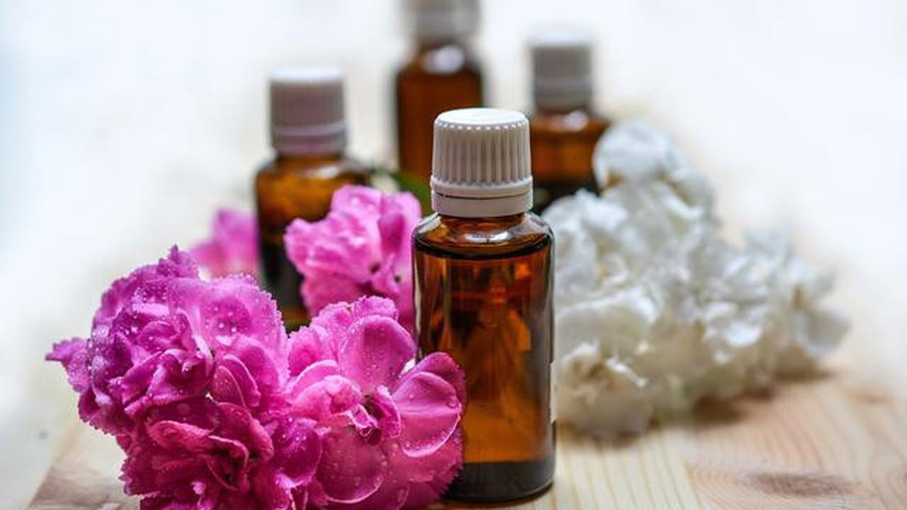 Ilustrasi Minyak Esensial / Essential Oil