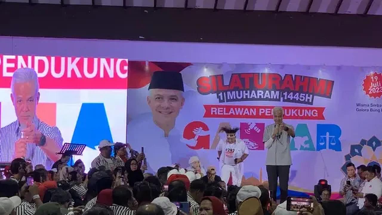 Ganjar mengatakan, desain baju tersebut dibuat langsung oleh Presiden Joko Widodo (Jokowi).