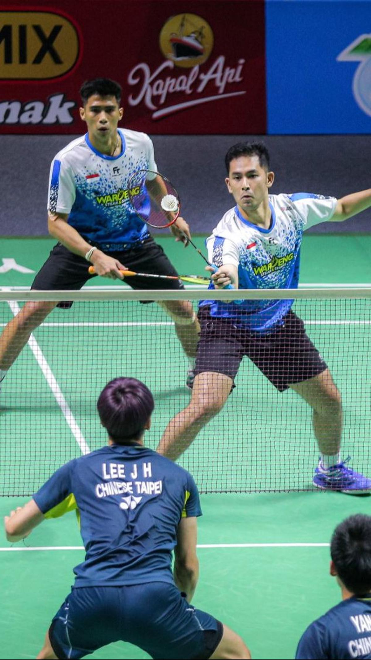 Sabar/Reza menang dalam duel rubber game dengan skor&nbsp;21-17, 14-21 dan 21-16.&nbsp;Bola.com/Bagaskara Lazuardi