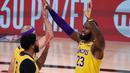 Pebasket LA Lakers, LeBron James, merayakan kemenangan atas Houston Rockets pada semifinal playoff NBA di ESPN Wide World Sports, Orlando, Jumat (11/9/2020). LA Lakers menang 110-100 atas Houston Rockets. (AFP/Michael Reaves/Getty Images)