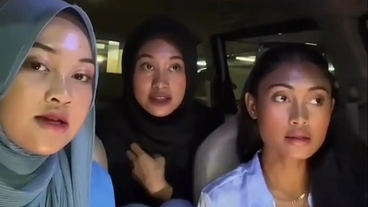 Novia Bachmid bersama adik-adiknya saat kolaborasi