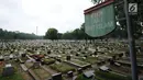 Suasana Tempat Pemakaman Umum Tanah Kusir, Jakarta, Selasa (29/8). Suku Dinas Kehutanan DKI Jakarta berencana memperluas area TPU Tanah Kusir sebesar 1,9 hektare. (Liputan6.com/Helmi Fithriansyah)