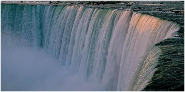 Air terjun Niagara sebelum membeku (c) greatcanadianadventuretour.com