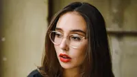 Fungsi Ganda, Lipstik Merah Sebagai Dasar Makeup