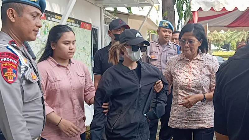 Polisi menangkap Sri Antika (22), yang diketahui merupakan bakal calon legislatif (bacaleg) DPRD Kota Tangerang dari PPP.