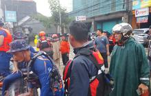 Momen Dramatis Evakuasi Balita dan Lansia Terjebak Banjir di Denpasar, Tim SAR Terobos Air Tutupi Jalan