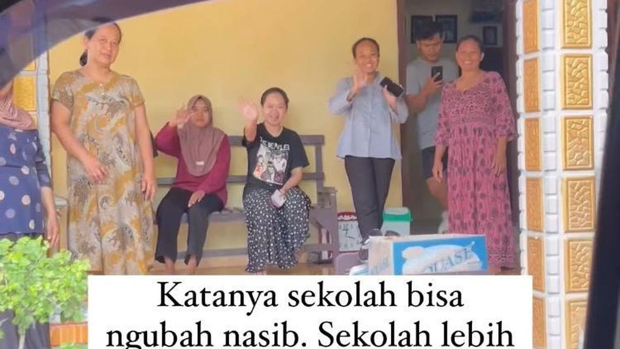 "Katanya sekolah bisa ngubah nasib. Sekolah lebih dari 20 tahun sampe karatan ternyata jadi seperti ini," tulisnya di awal video.
