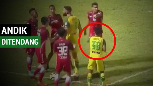 Berita video insiden Andik Vermansah disikut dan ditendang di Liga Super Malaysia pada laga Kelantan FA kontra Kedah FA.