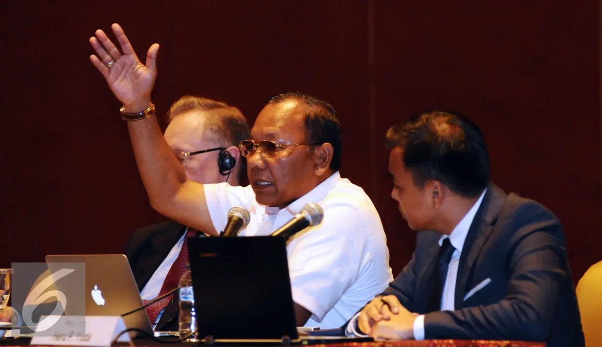 Kepala BNPT, Komjen Pol Saud Usman Nasution memberikan pernyataan saat diskusi FPCI Public Forum di Hotel Borobudur Jakarta, Selasa (8/12/2015). Diskusi membahas Pergeseran Koalisi Internasional Melawan ISIS. (Liputan6.com/Helmi Fithriansyah)