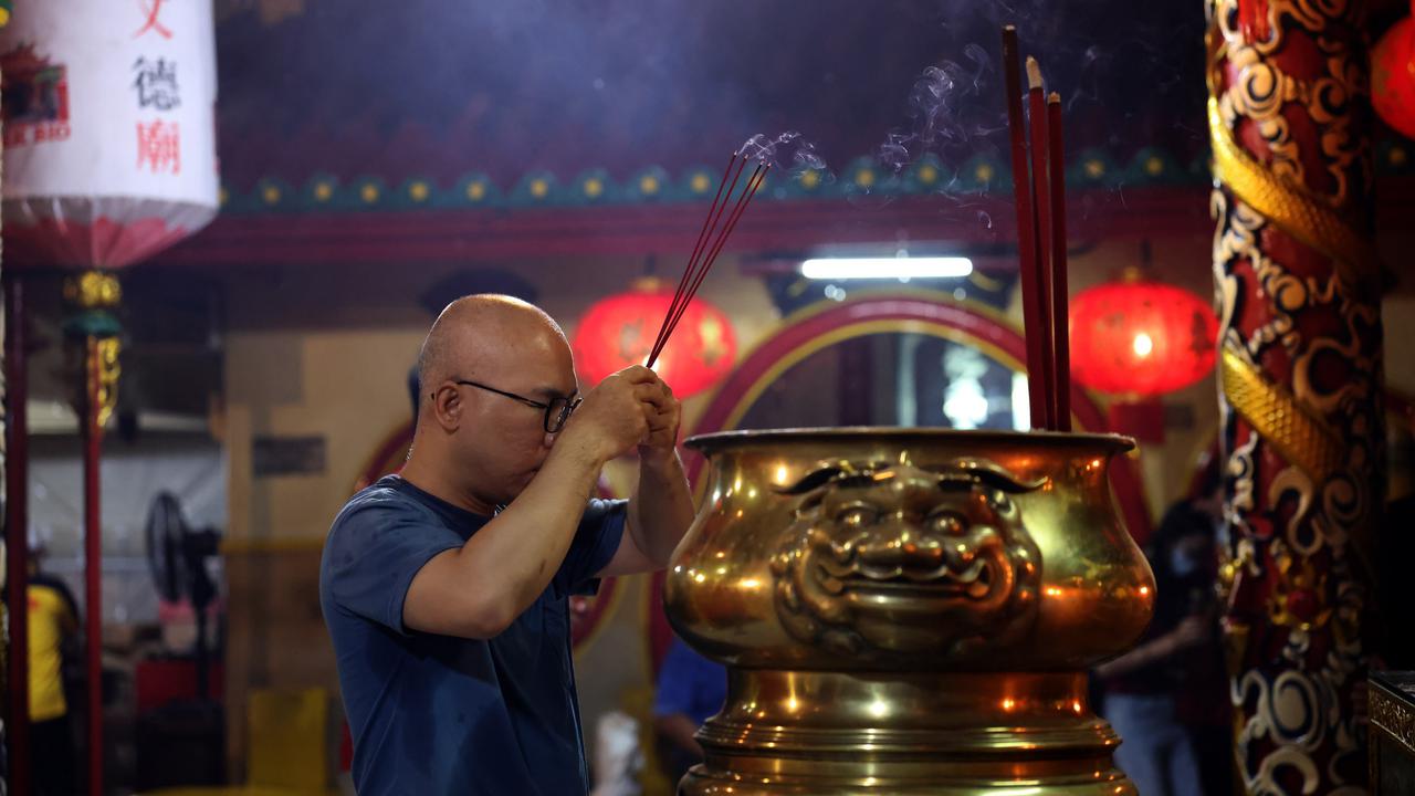 Ibadah Malam Imlek di Vihara Boen Tek Bio Tangerang
