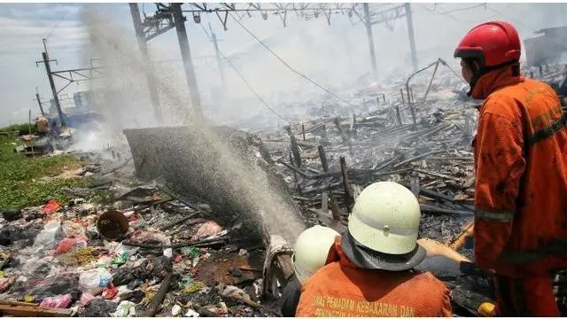 Ratusan rumah di Kampung Baru, Ancol, Pademangan, Jakarta hangus terbakar hingga lahan pertanian 1 hektare milik Gafatar kini terbengkalai.