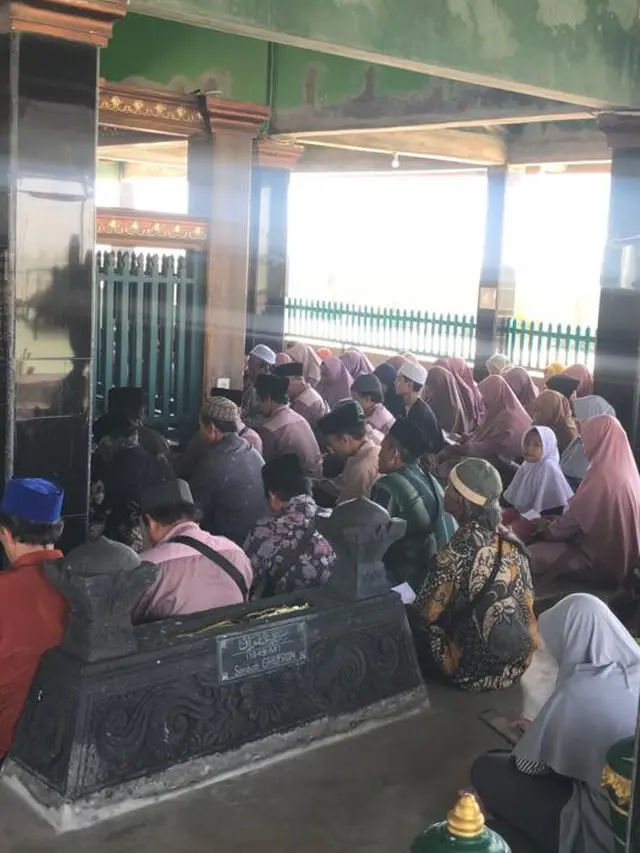 Makam Syekh Abdullah Mudzakir terapung di Laut Utara Jawa, Demak, Jawa Tengah. (Foto: Demakkab.go.id)