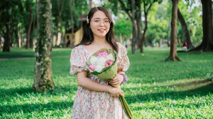 cantik manis kalem santai imut