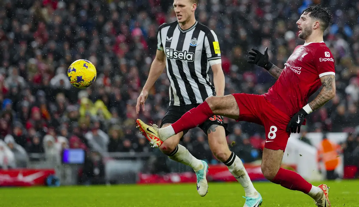 Dengan kemenangan tersebut, Liverpool dengan kokoh berada di puncak klasemen dengan torehan 45 poin. (AP Photo/Jon Super)