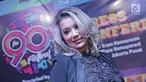 Penyanyi Reza Artamevia berpose untuk difoto saat jumpa pers The 90's Festival di Jakarta, Selasa (14/11). The 90's Festival menampilkan musisi era 90-an dan barang-barang yang pernah ada di era tersebut. (Liputan6.com/Herman Zakharia)