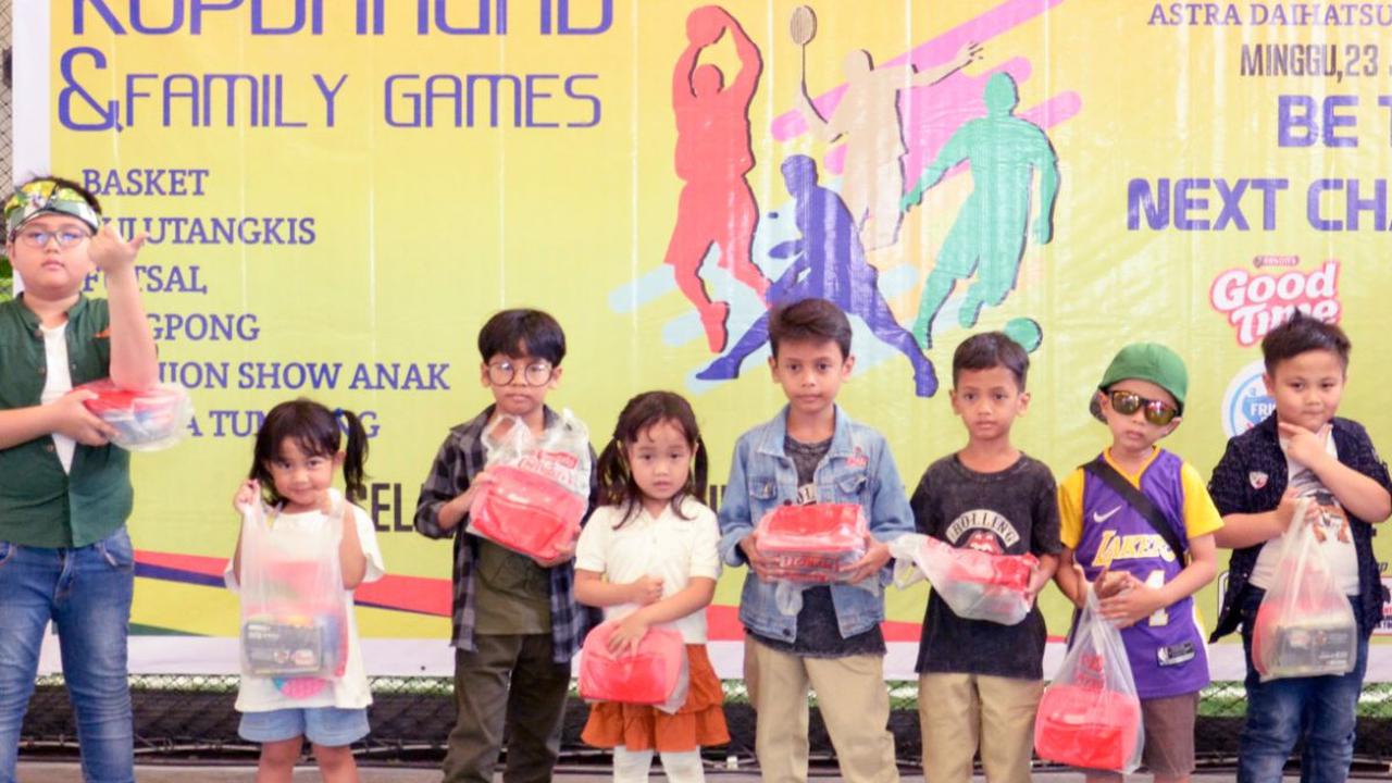 Di AXIC Family Games, dilombakan beberapa cabang olahraga: futsal, basket, pingpong, dan bulutangkis. Menariknya, ada acara anak-anak: fashion show. Untuk kegiatan female, ada lomba nasi tumpeng dan bazar UMKM anggota AXIC.