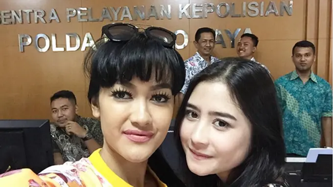 Julia Perez dan Prilly Latuconsina