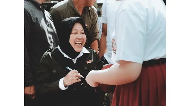 Di akhir acara Walikota Tri Rismaharani juga berinteraksi dengan siswa-siwi yang hadir dalam acara tersebut.