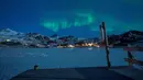 Pemandangan fenomena alam Aurora Borealis atau Northern Lights di Kepulauan Lofoten, Bostad, lingkaran Arktik, Norwegia, Sabtu (3/3). Cahaya Aurora biasa terlihat di sekitar daerah Kutub Utara dan Selatan. (Olivier MORIN/AFP)