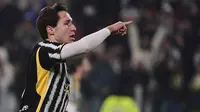 Pemain Juventus, Federico Chiesa, melakukan selebrasi setelah mencetak gol ke gawang Sassuolo dalam laga Serie A 2023/2024 giornata 20 yang dihelat di Allianz Stadium, Rabu (17/1/2024). (Marco Alpozzi/LaPresse via AP)