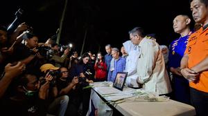 Mawar Putih dan Doa Kembali Selamat untuk 5 Jurnalis Hilang di Selat Sunda