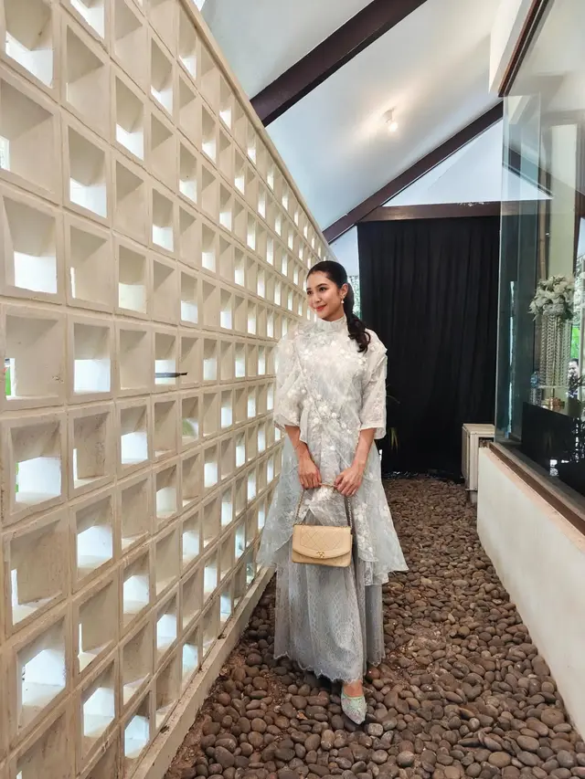 8 Detail Baju Bridesmaid di Acara Siraman dan Pengajian Syifa Hadju, Nuansa Tosca & Lace