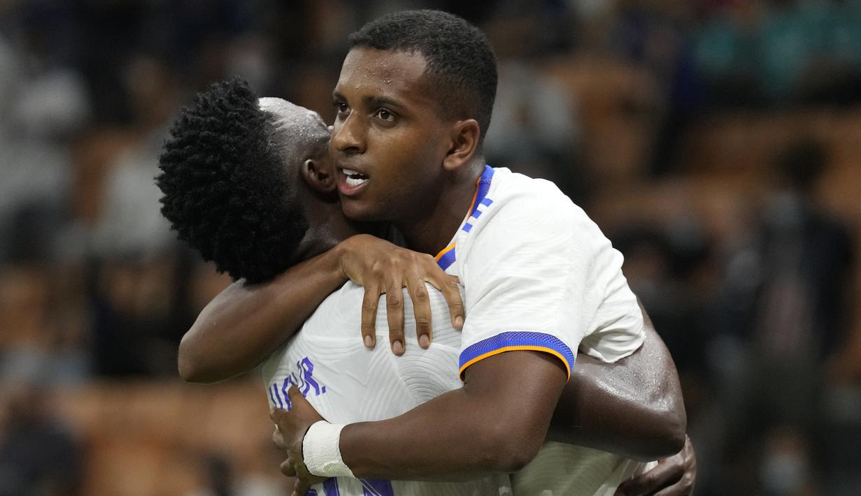 Rodrygo. Meski belum dipercaya menjadi starter di Real Madrid, namun Carlo Ancelotti tahu betul kapan dan momen mana yang tepat untuk memasukkannya sebagai pemain pengganti sekaligus pembeda jalannya pertandingan. Contohnya saat ia menjadi aktor kemenangan 1-0 atas Inter Milan. (AP/Antonio Calanni)