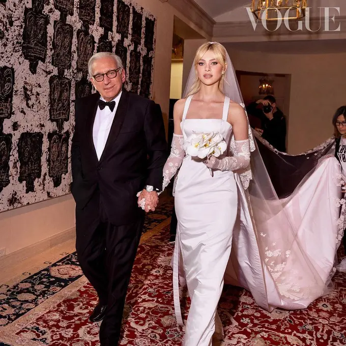 7 Potret Detail Gaun Pengantin Nicola Peltz yang Dinikahi Brooklyn Beckham, Mewah dan Elegan
