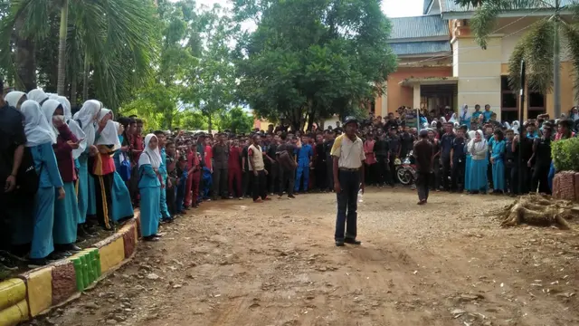 Ratusan siswa mendemo kepala sekolahnya (Fauzan/Liputan6.com)