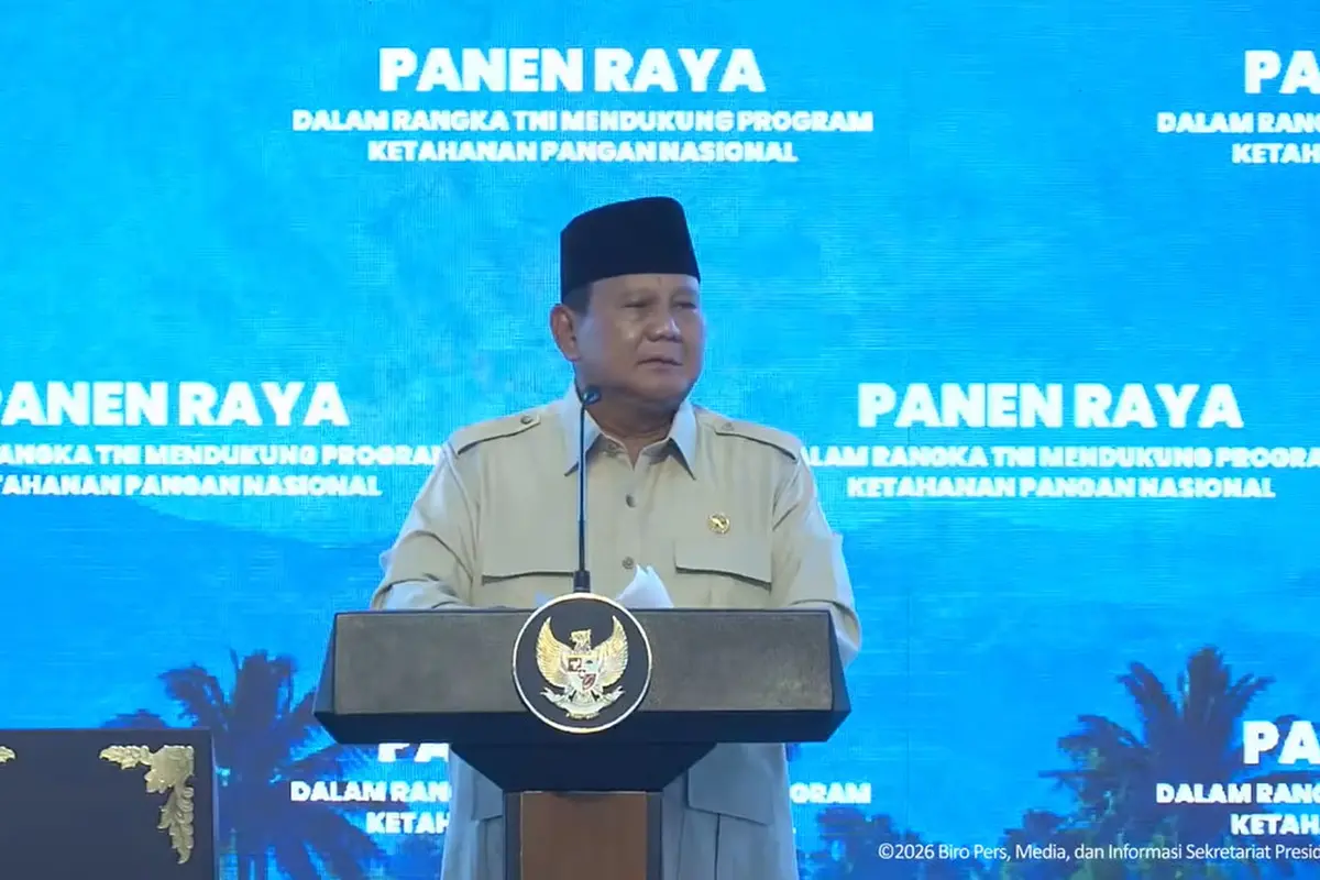 Presiden Prabowo Subianto memimpin Panen Raya TNI yang digelar serentak di 43 lokasi dari Lanud Abdulrachman Saleh, Kabupaten Malang, Jawa Timur, Jumat (17/7/2026).