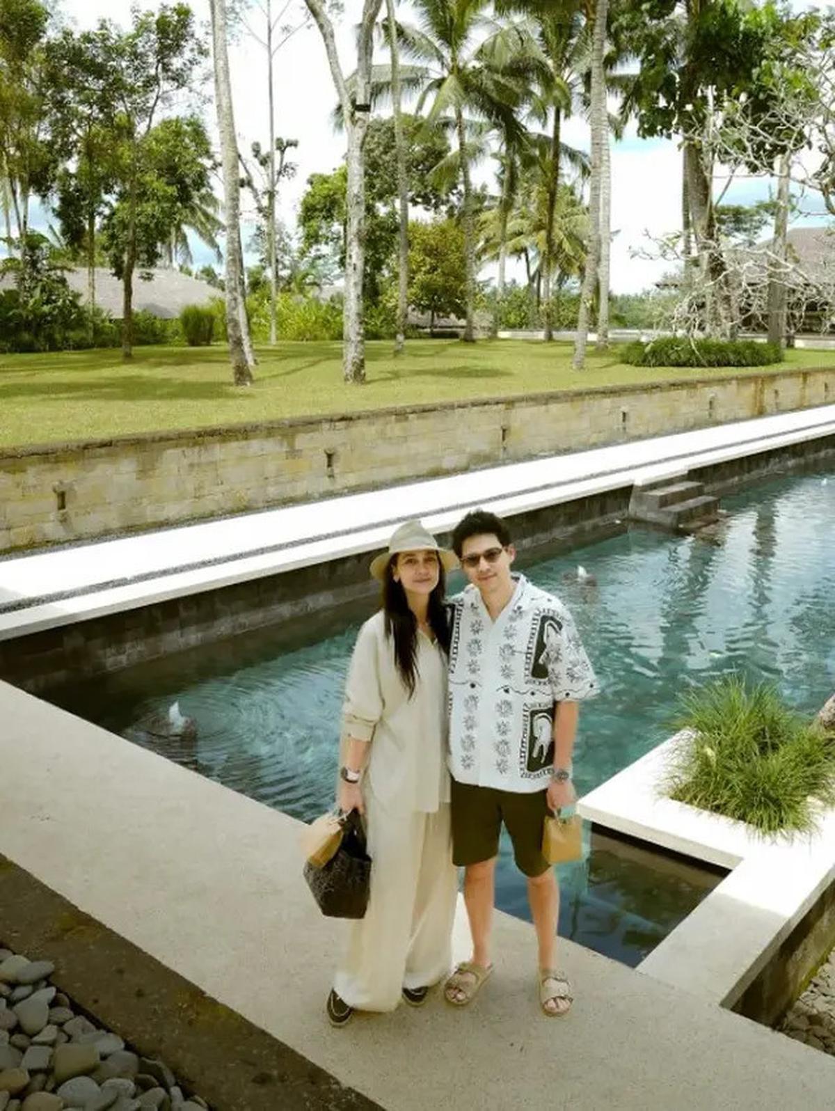 Outfit Luna Maya dengan Nuansa Beige, Simpel dan Chic di Momen Satu Bulan Pernikahannya