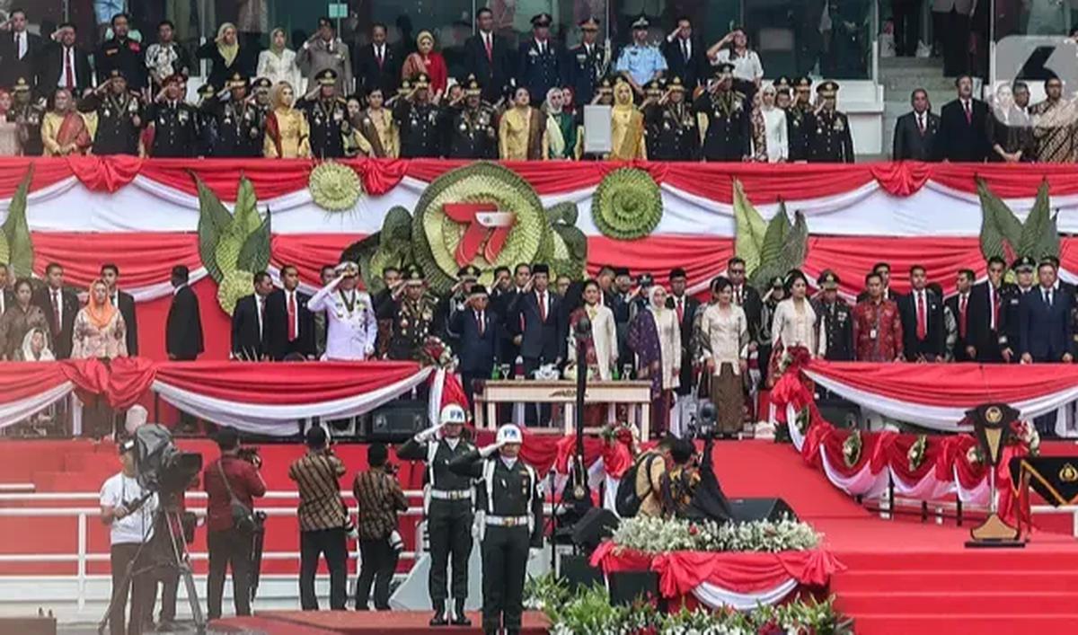 Selesai dari kegiatan itu, Istana akan menyelenggarakan upacara penurunan bendera dan selesai pukul 17.45 WIB.