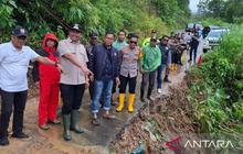 Akses Jalan OKU Selatan-Bengkulu Normal Pascabencana Longsor, Lalu Lintas Kembali Lancar