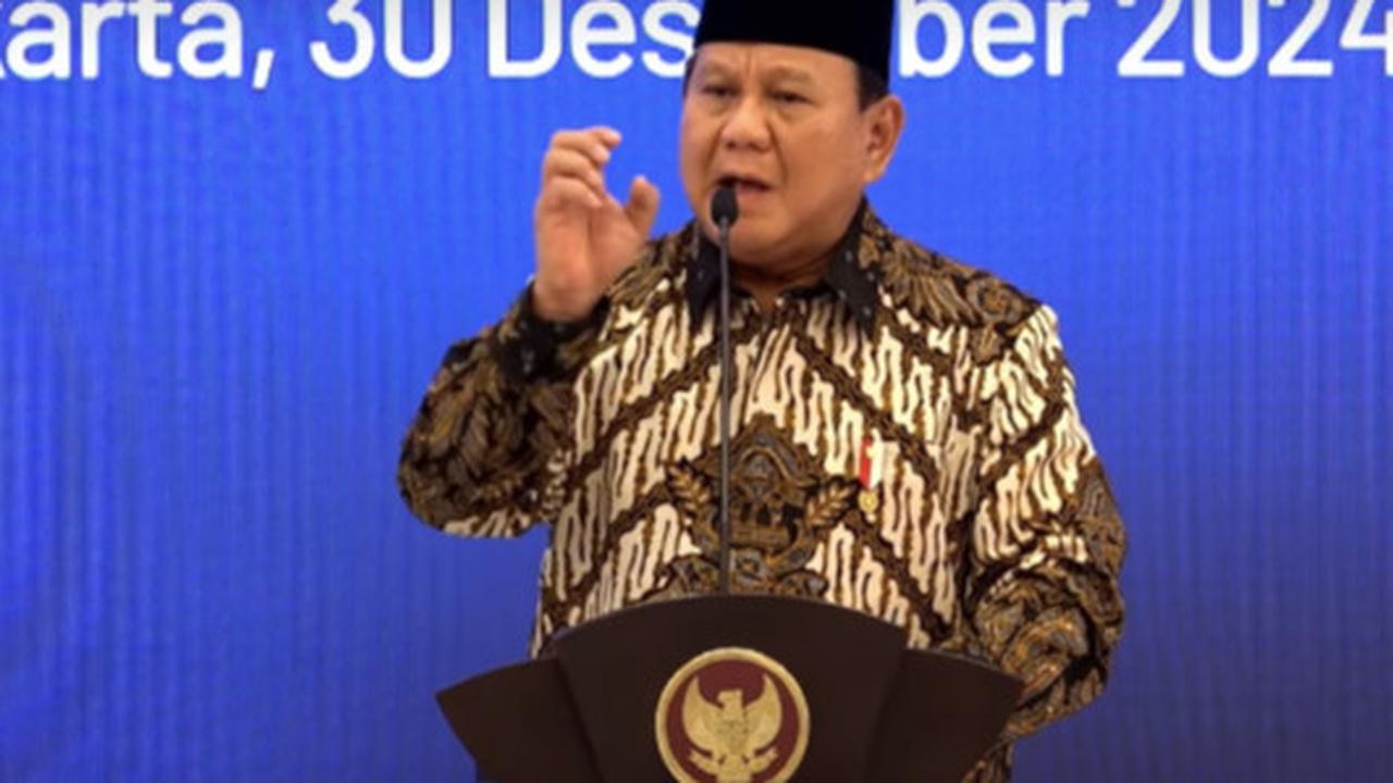 VIDEO: Fokus Prabowo Geser Tatap Menteri Ara, Dicandai Dua Bulan Jabat Tambah Rambut Putih