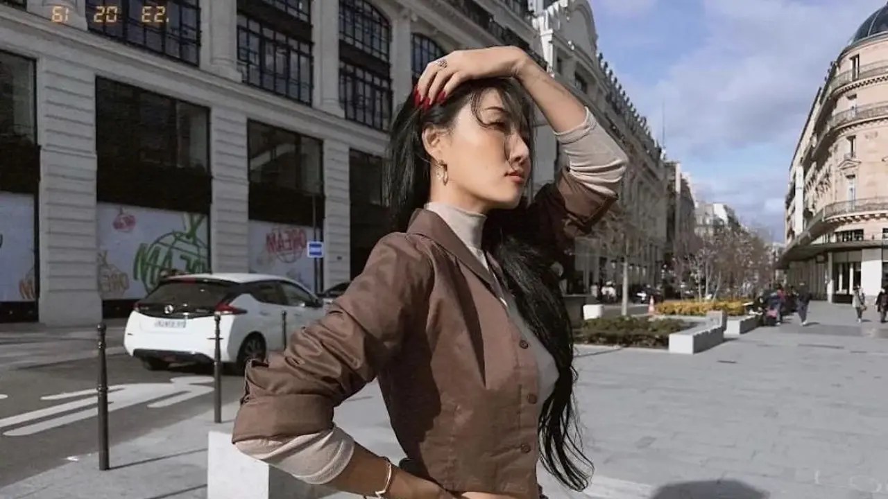 Hwasa Mamamoo dilaporkan polisi karena dianggap tampil vulgar