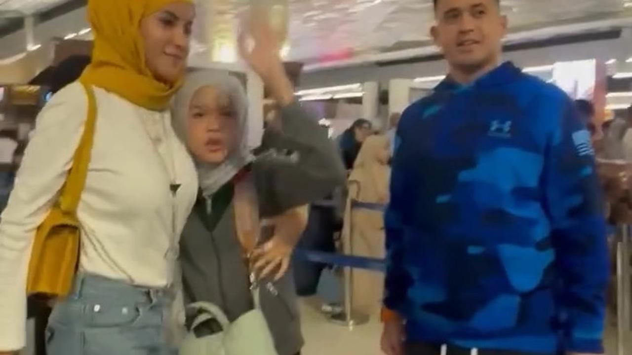 Momen Olla Ramlan dan Aufar Hutapea Antar Anak yang Akan Liburan ke Jepang