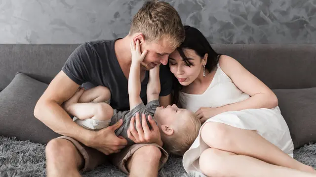 Kenali 6 Peran Suami dalam IMD, Dukungan Penting agar Inisiasi Menyusui Dini Berhasil