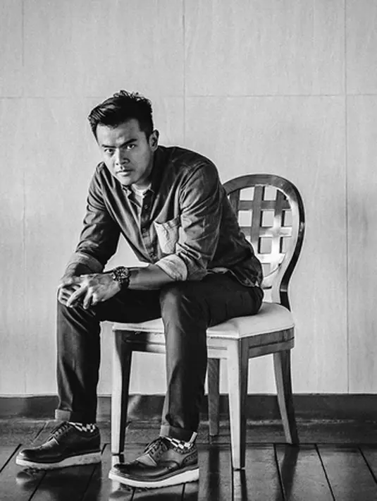 Harapannya itu ada lantaran ia mengakui sangat sayang dengan Indonesia. Melihat banyak orang yang masih mengurusi soal perbedaan, Dion pun berharap semakin banyak film yang mengangkat tema pluralisme. (Instagram/dionwiyoko)