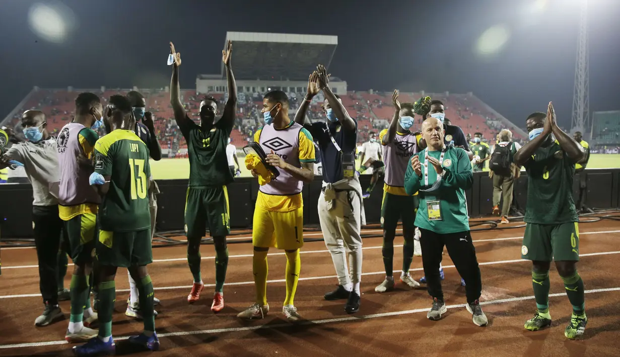 Di sisi lain, Senegal sebenarnya telah terlebih dahulu lolos ke perempatfinal Piala Afrika 2021 usai menyingkirkan Cape Verde pada Selasa (25/01/2022) di Stade Omnisports de Bafoussam, Kamerun. (AP/Sunday Alamba)